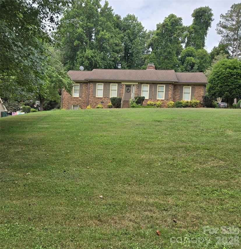 1671 Kensington Cir., Newton, NC 28658