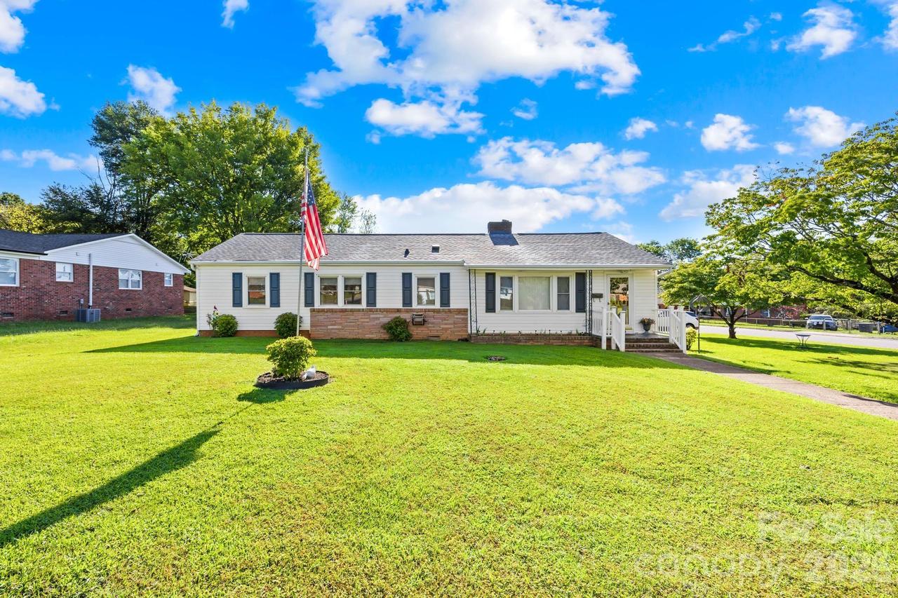 1000 Radio Rd., Statesville, NC 28677