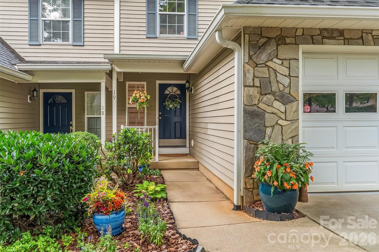 19 Willowick Dr., Asheville, NC 28803