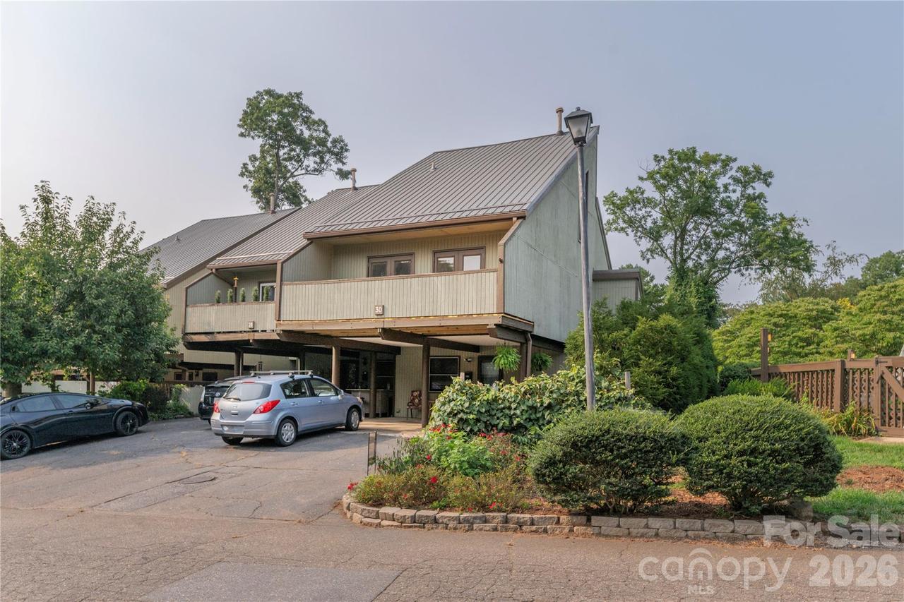 30 Maple Ridge Ln., Asheville, NC 28806