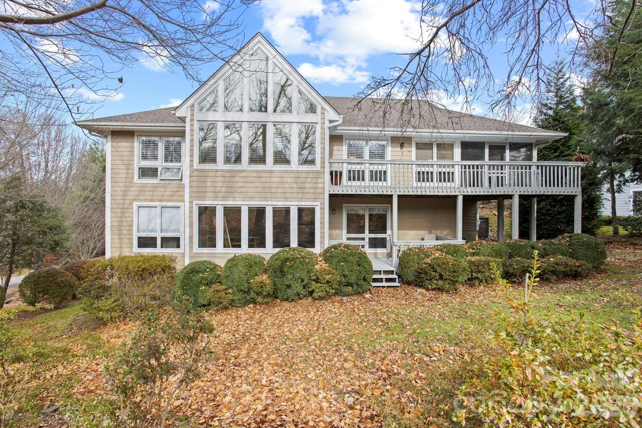 122 Broadmoor Dr., Flat Rock, NC 28731