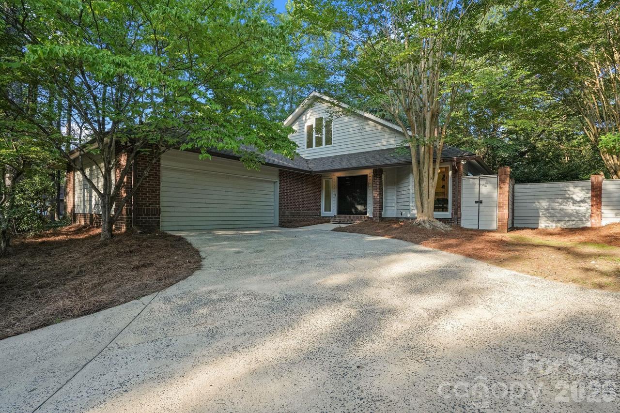 6301 Saddlebrook Ct., Charlotte, NC 28226
