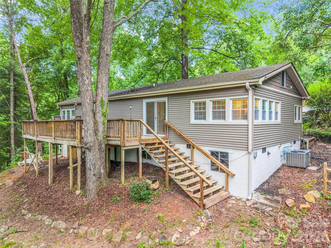 297 Chimney Cliffs Dr., Lake Lure, NC 28746