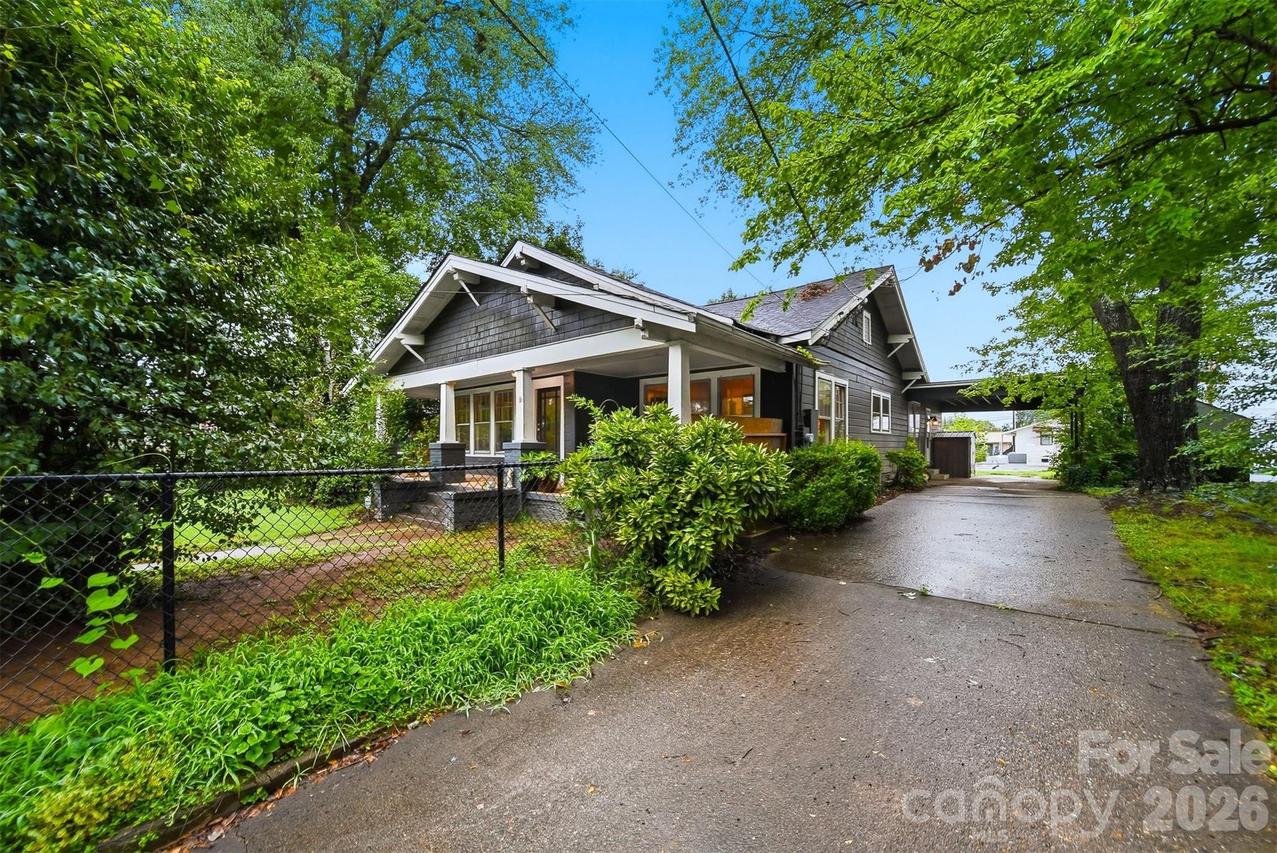211 Lenoir St., Morganton, NC 28655