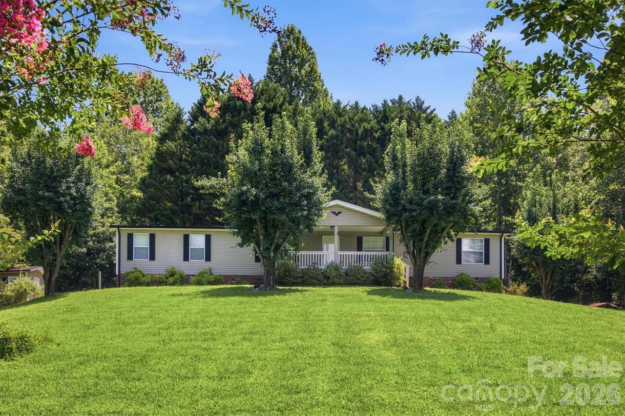 3006 Reba Cardwell Ln., Lenoir, NC 28645