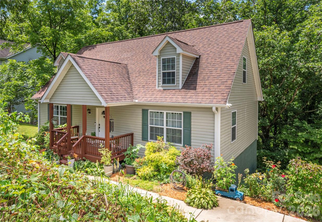 10 E Rolling Acres Dr., Weaverville, NC 28787