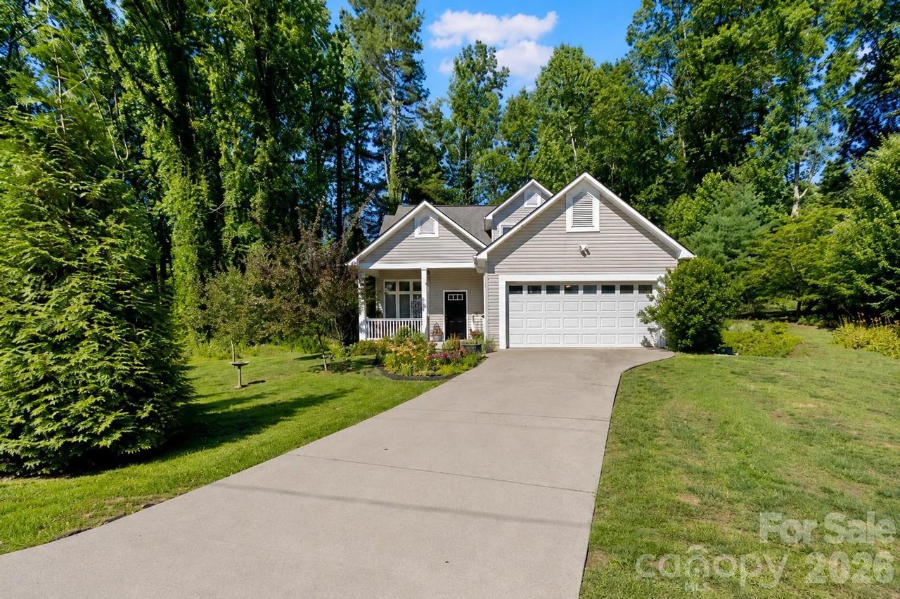 725 W Pine St., Hendersonville, NC 28739