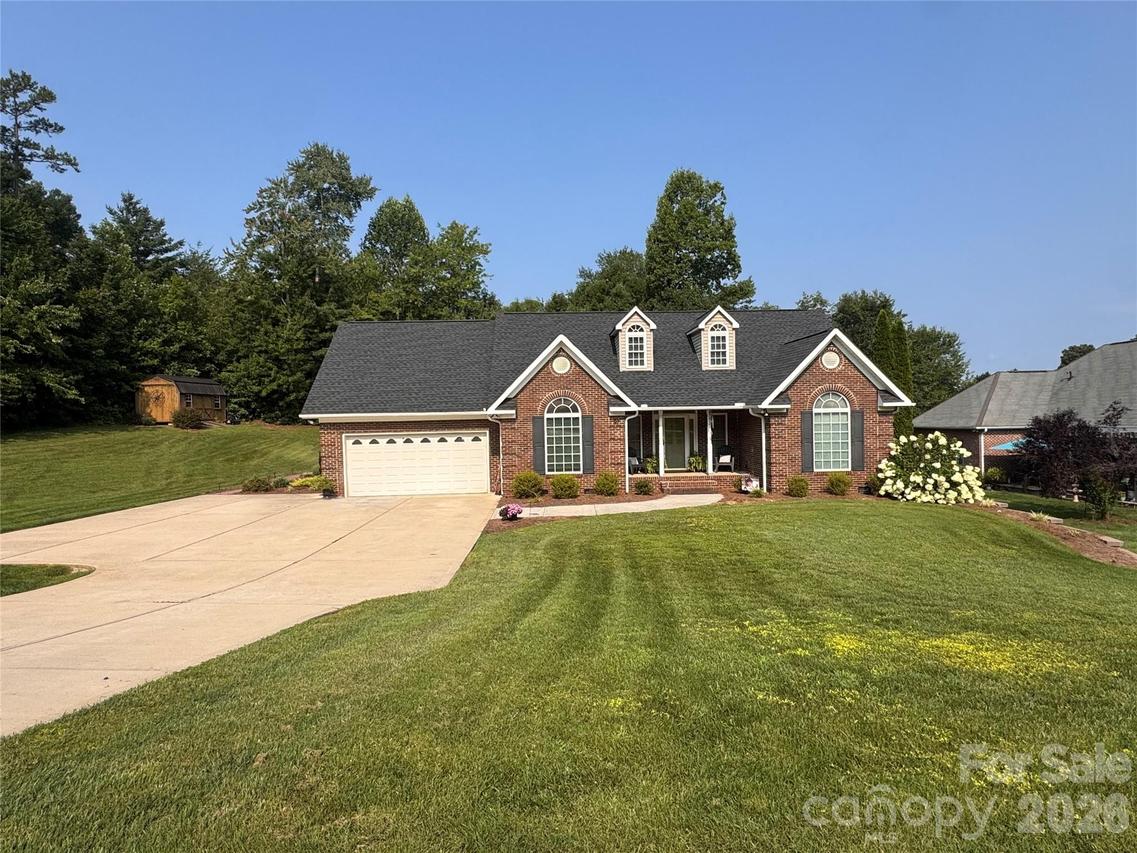 97 Wittenburg Springs Dr., Taylorsville, NC 28681