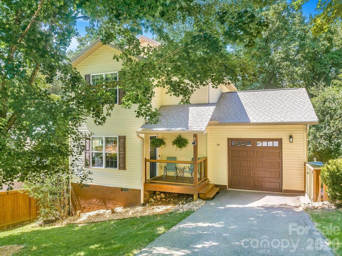 19 Oakcrest Pl., Asheville, NC 28806