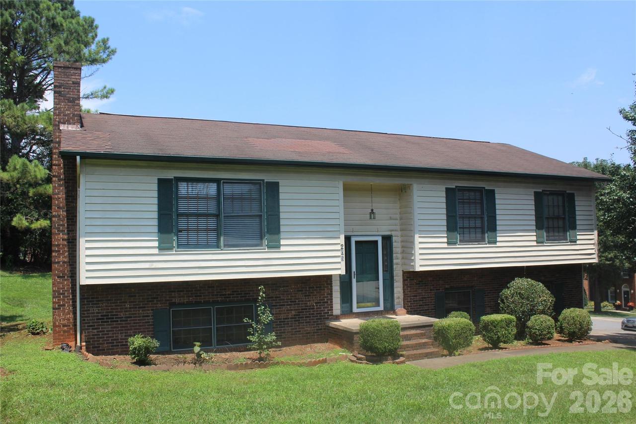 205 Inglewood Dr., Morganton, NC 28655