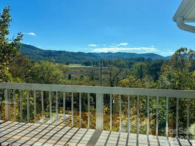 1870 Riverview Ct., Hendersonville, NC 28739