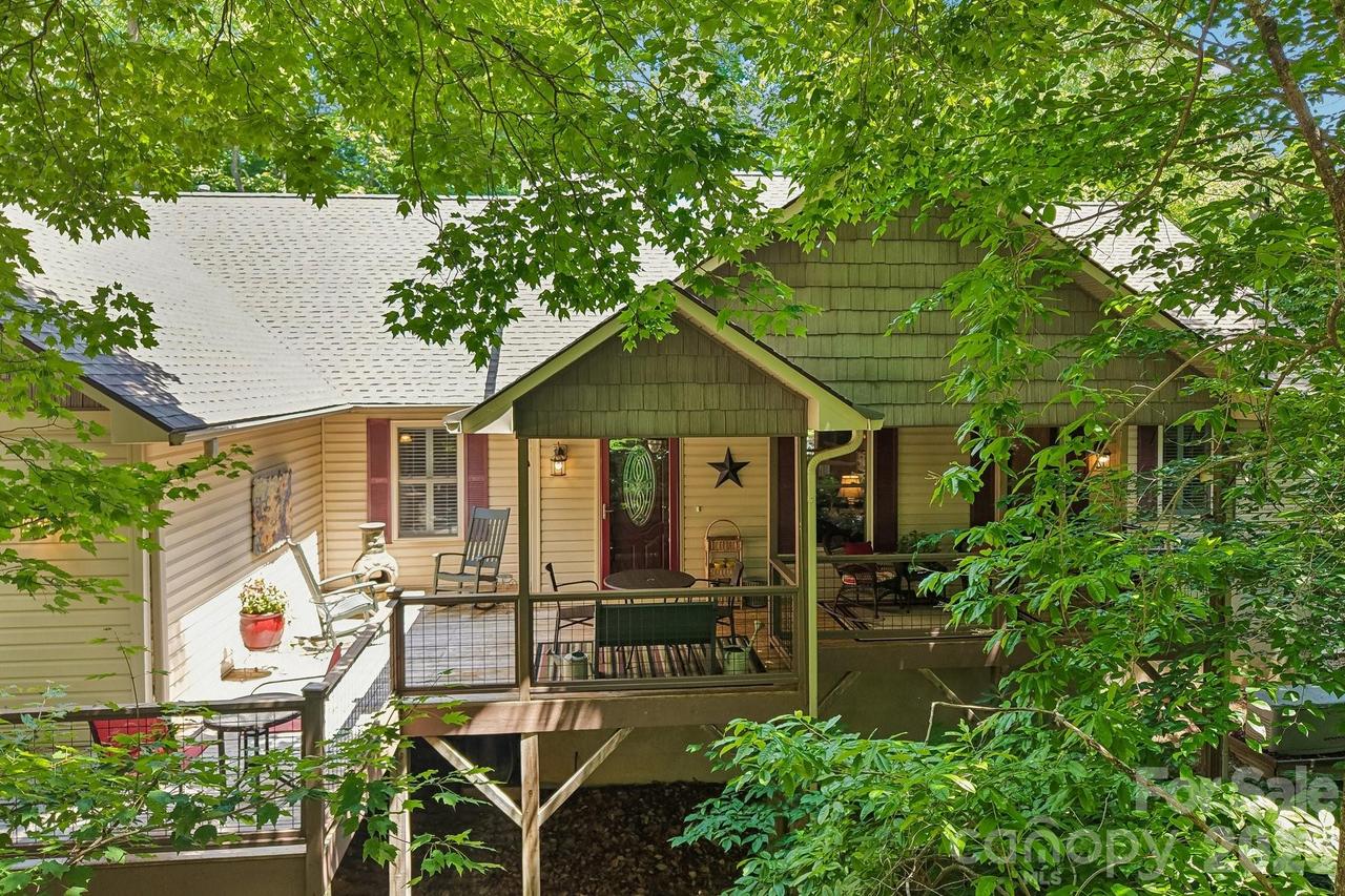 25 Arnie Dr., Etowah, NC 28729