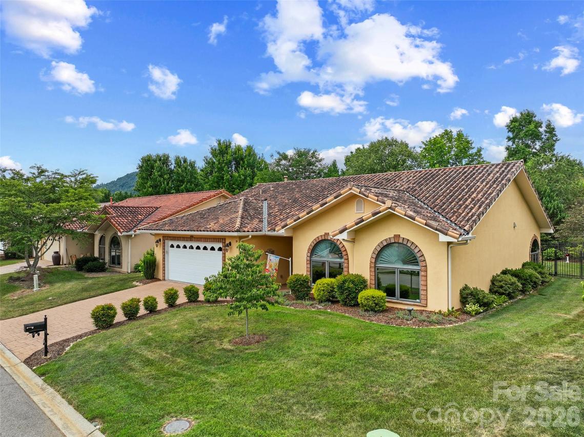 19 Pacifico Dr., Asheville, NC 28806