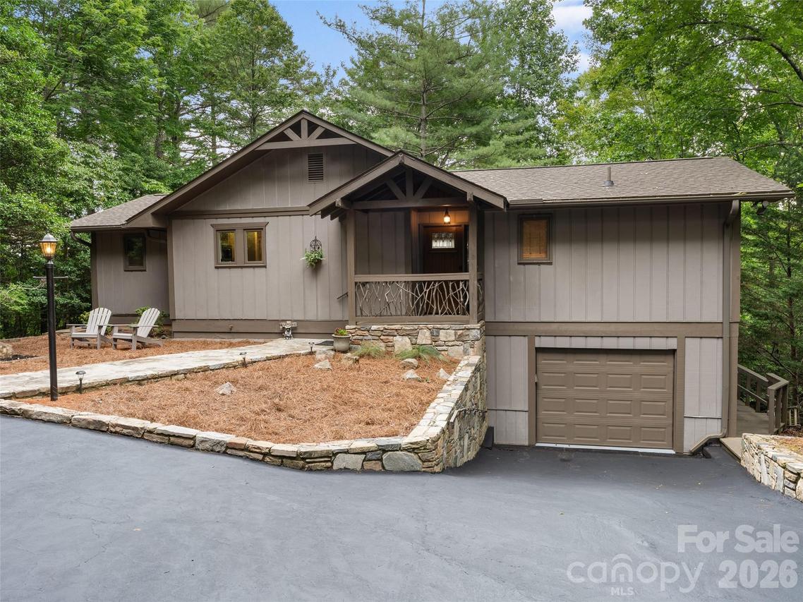 32 Uloque Ct., Brevard, NC 28712