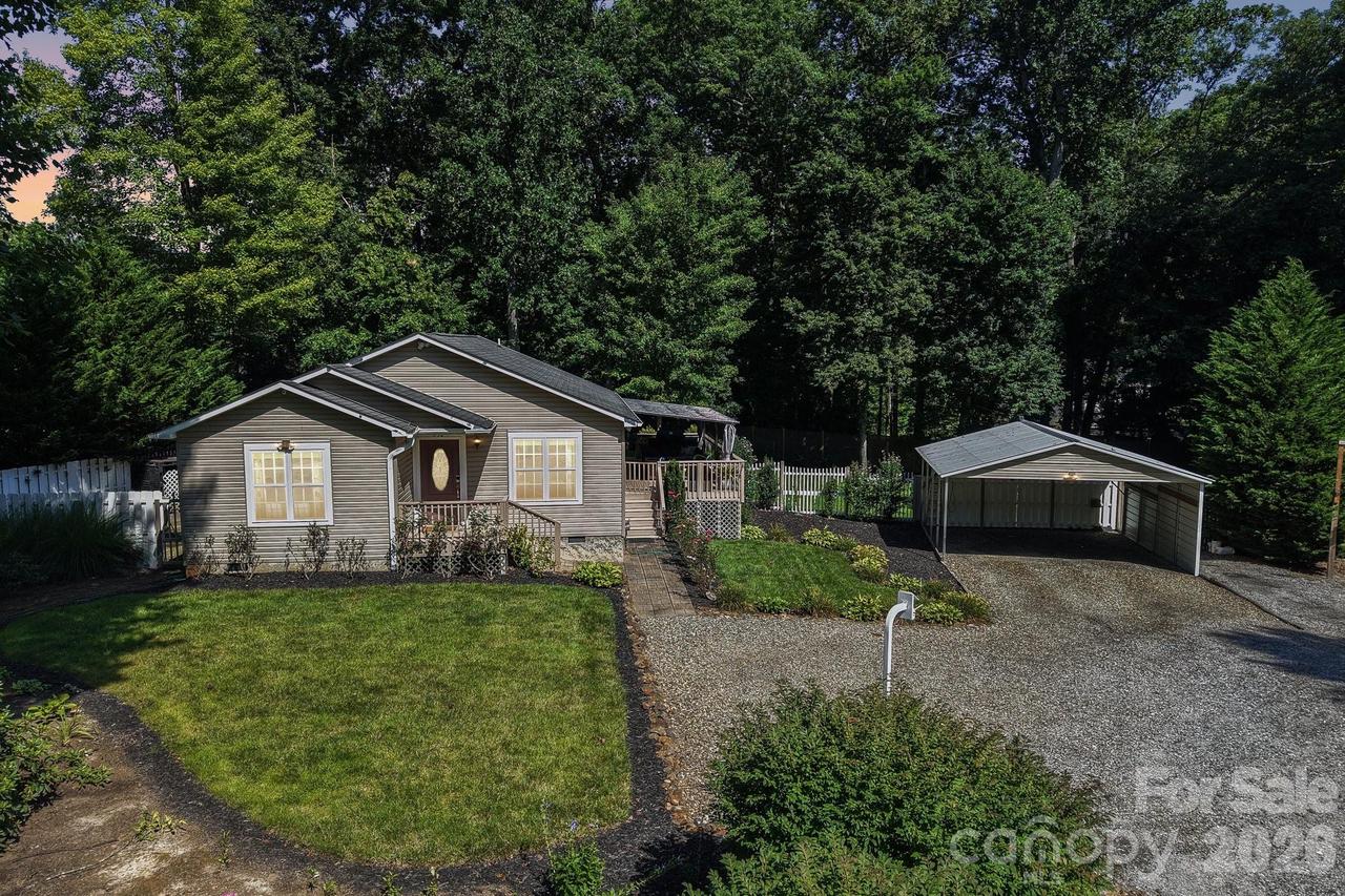 932 Monte Vista Rd., Candler, NC 28715