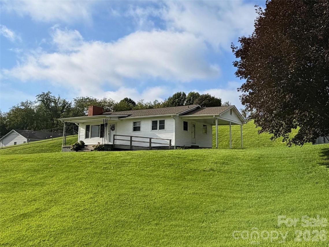 175 Hampshire Dr., Waynesville, NC 28786