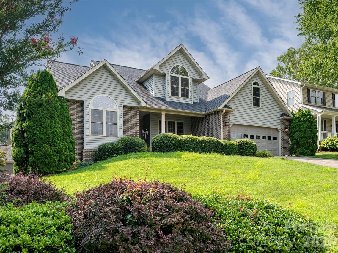 80 Driftstone Cir., Arden, NC 28704