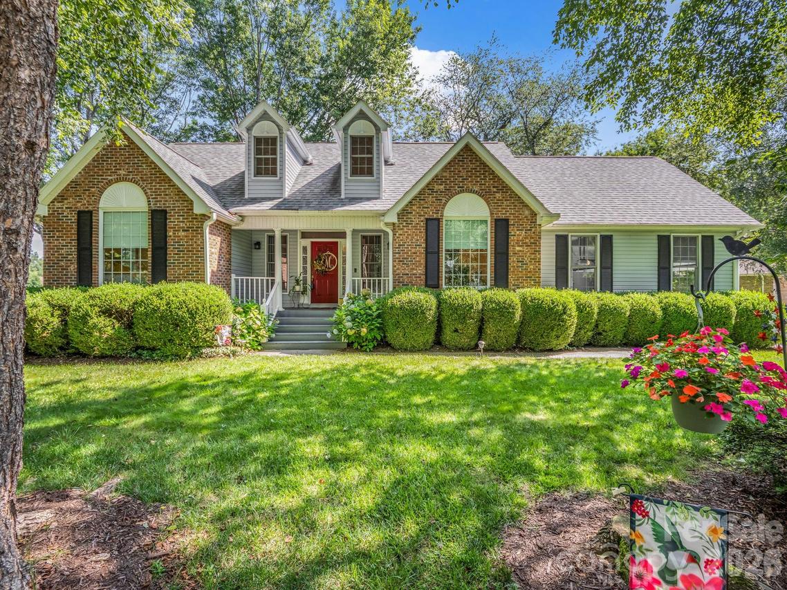 9 Kingfisher Ln., Mills River, NC 28759