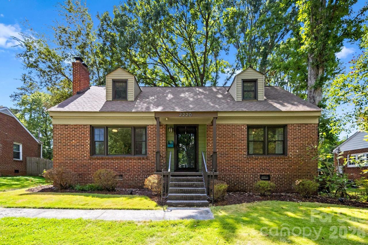 2220 Arnold Dr., Charlotte, NC 28205