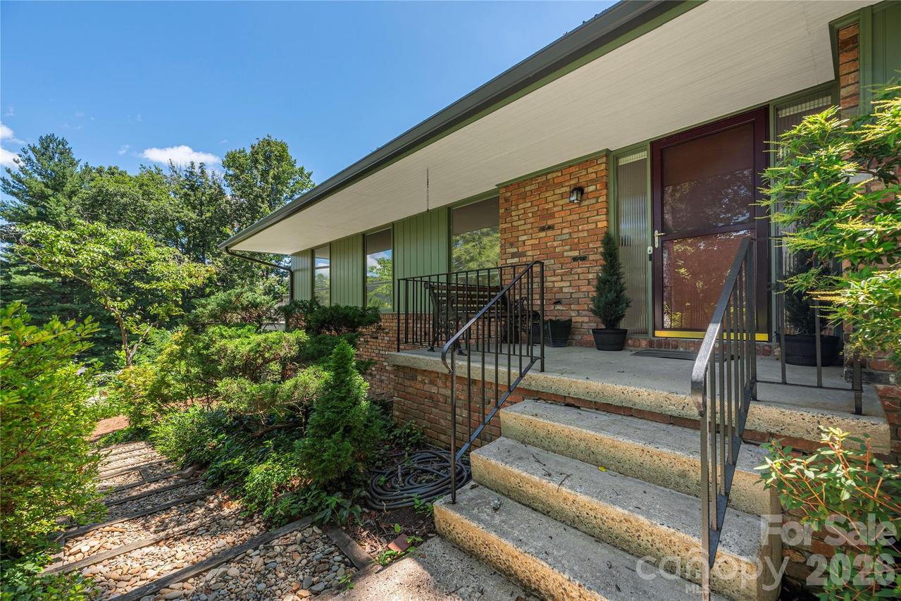 38 Forest View Dr., Asheville, NC 28804
