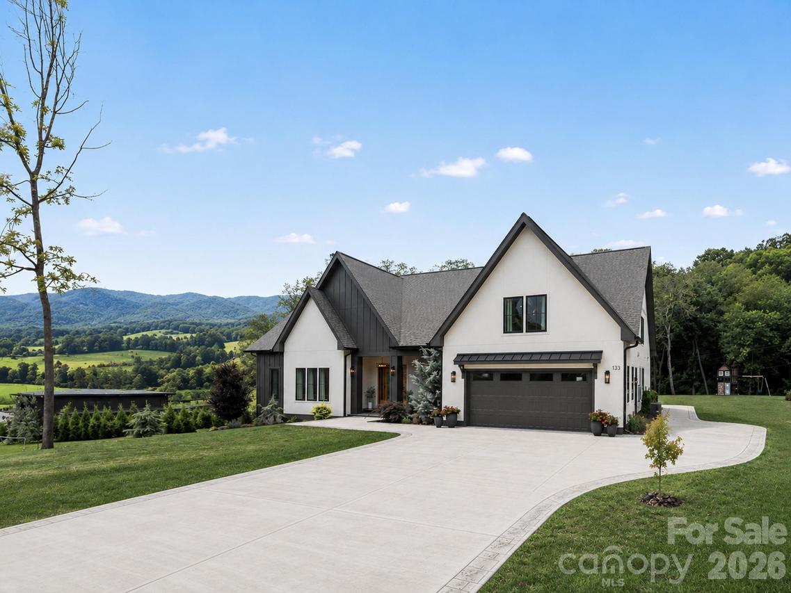 133 Annabelle Linn Dr., Fairview, NC 28730