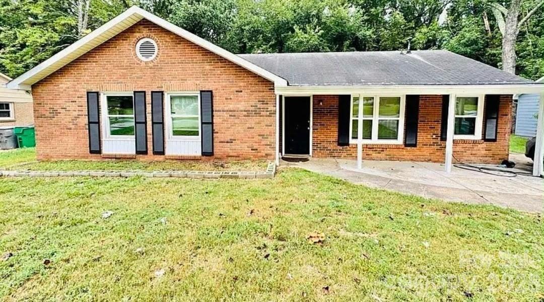 4824 Farm Pond Ln., Charlotte, NC 28212