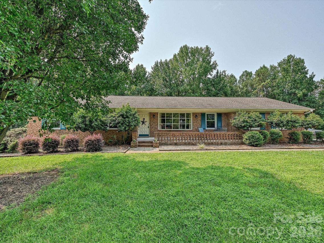 8812 Crestwood Dr., Mount Pleasant, NC 28124
