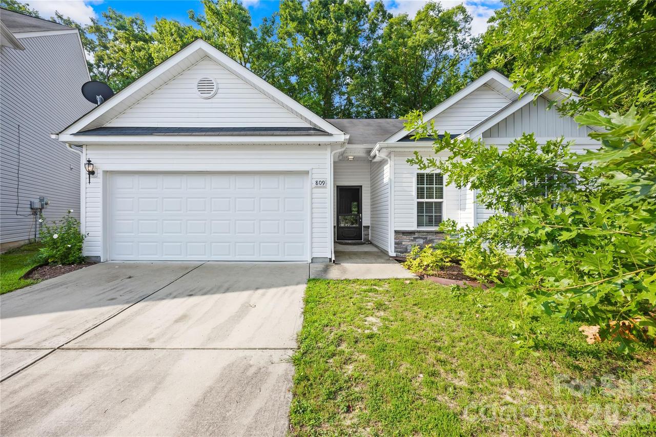 809 Gunnar Dr., Gastonia, NC 28054