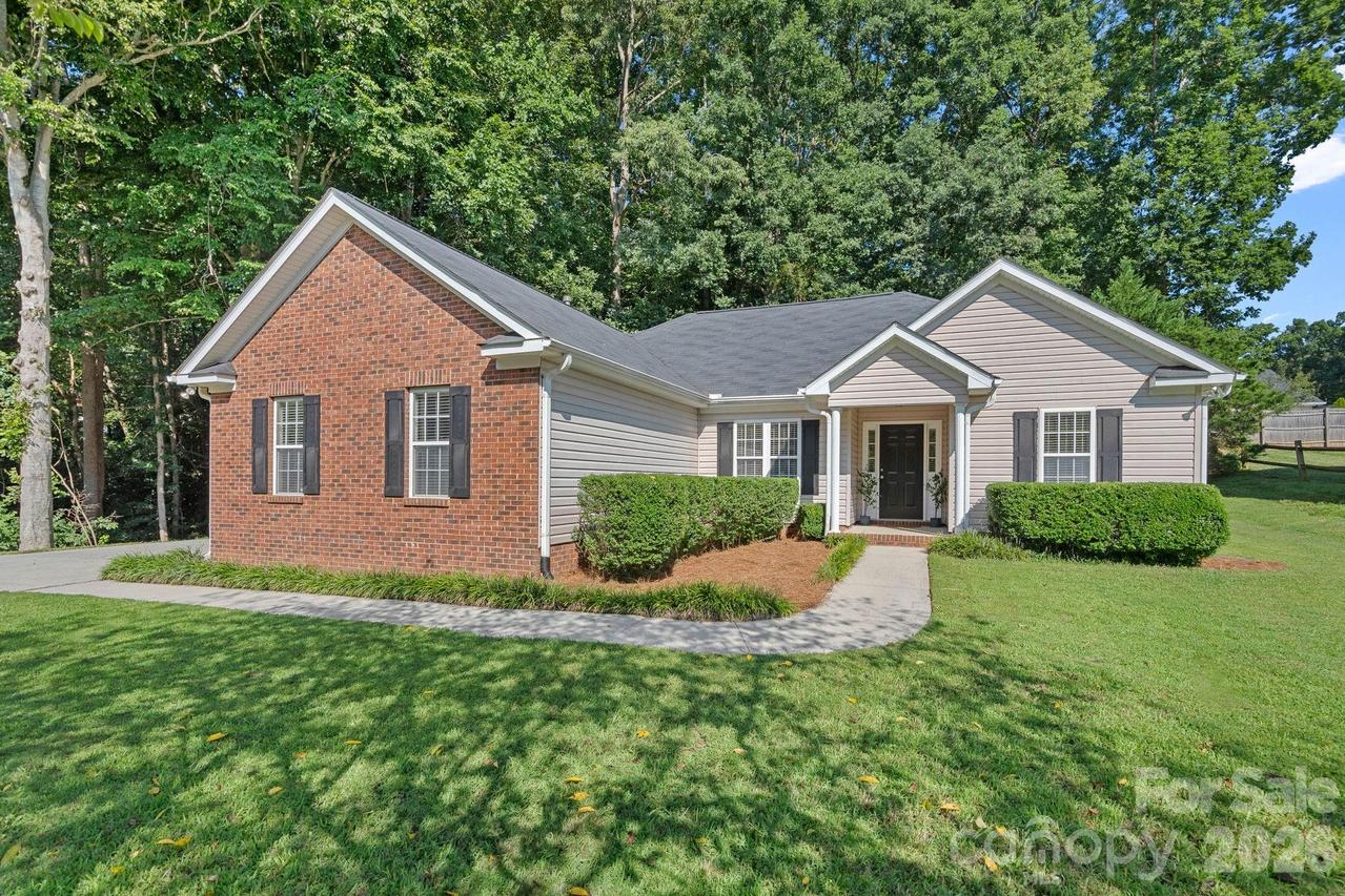7219 Oxford Hunt Dr., Stanley, NC 28164