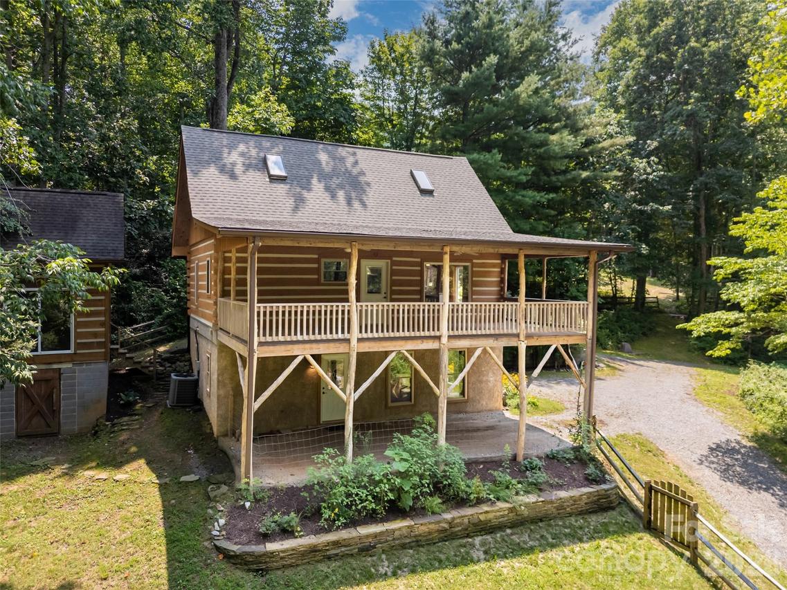 24 Gregory Hill Rd., Fairview, NC 28730