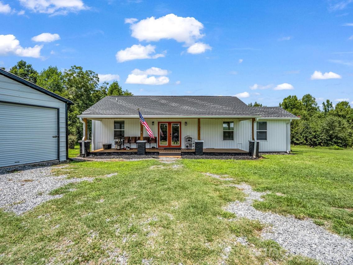 605 Hollis Rd., Ellenboro, NC 28040