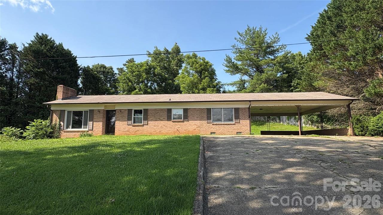 520 Cottrell Hill Rd., Lenoir, NC 28645