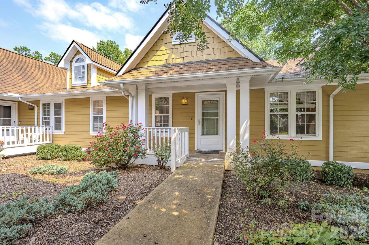 902 Woodlea Ct., Asheville, NC 28806