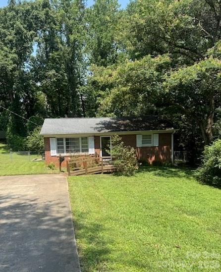 411 Holly Hills Rd., Dallas, NC 28034