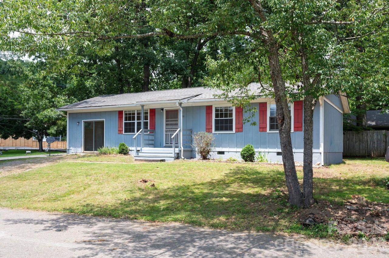 400 Hiawassee Ave., Black Mountain, NC 28711
