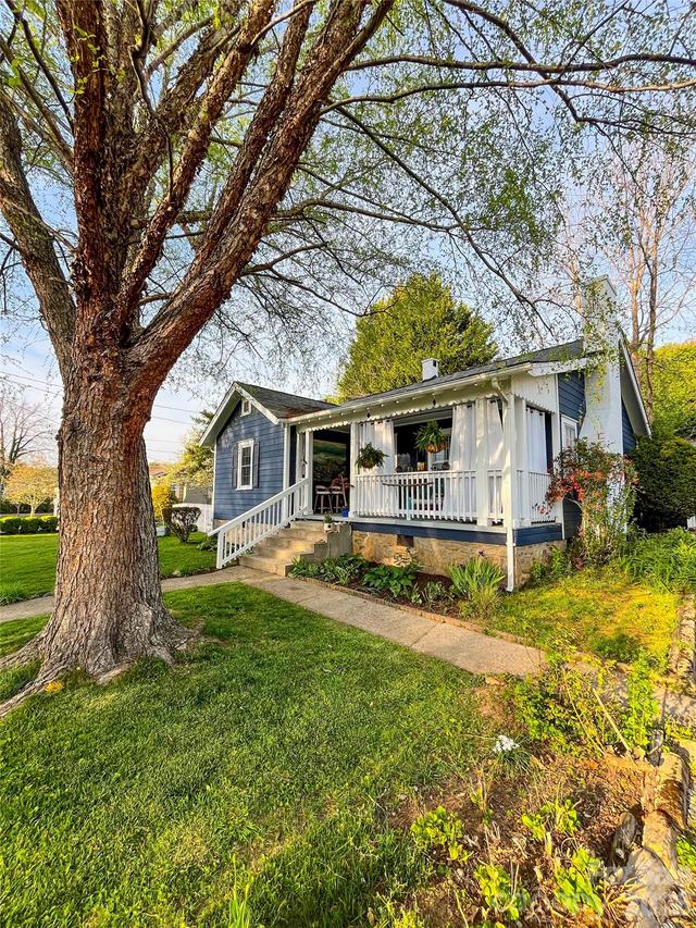 271 Brook St., Waynesville, NC 28786