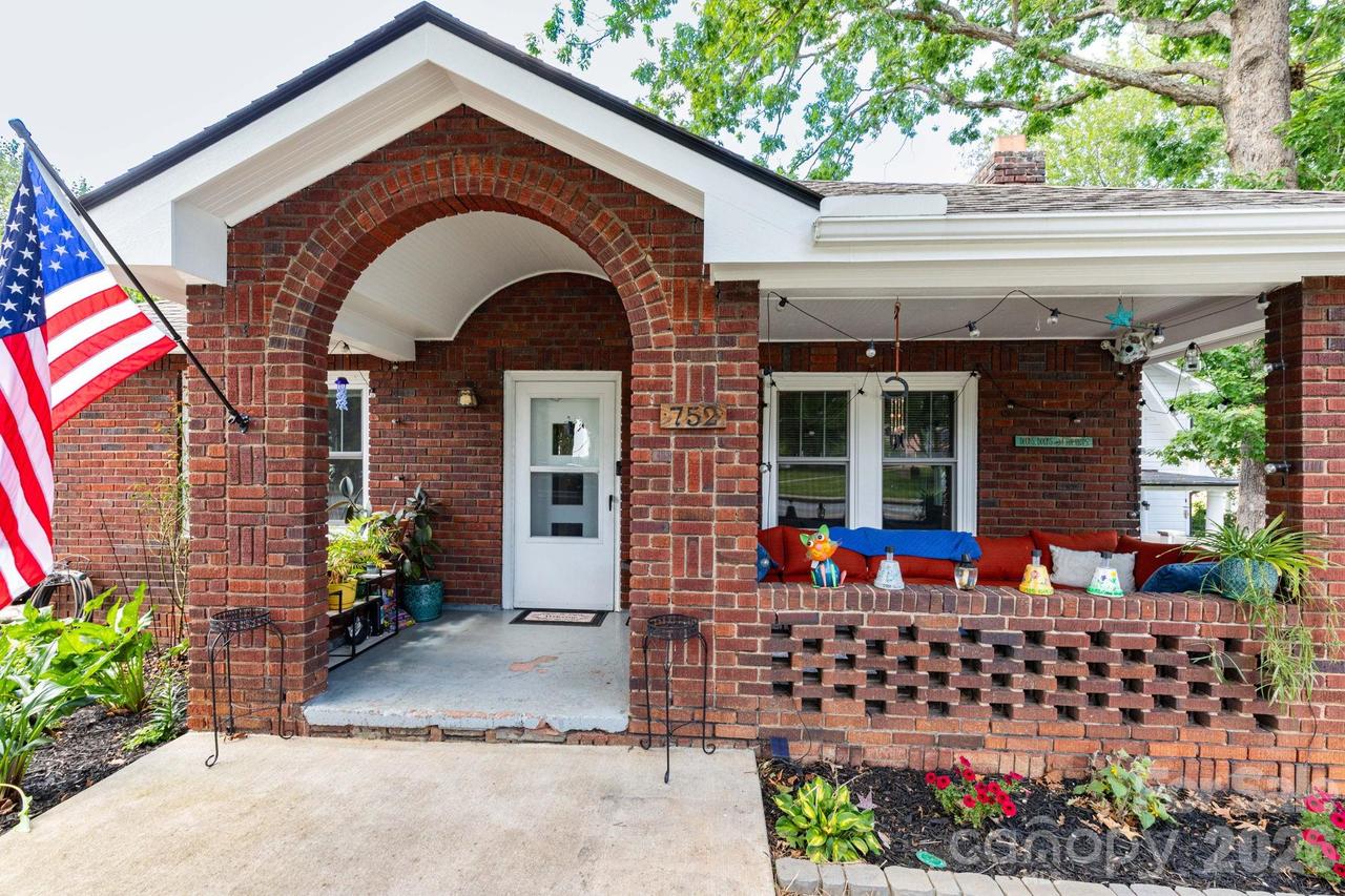 752 Fairview Rd., Asheville, NC 28803