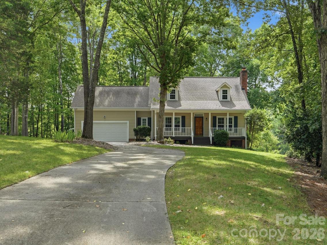 401 Brenwyck Ct., Matthews, NC 28105