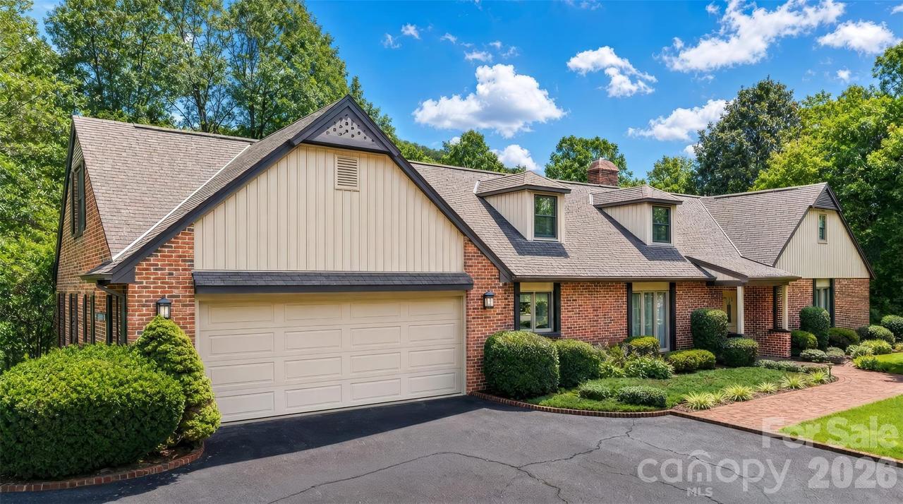 417 Stonecroft Dr., Lenoir, NC 28645
