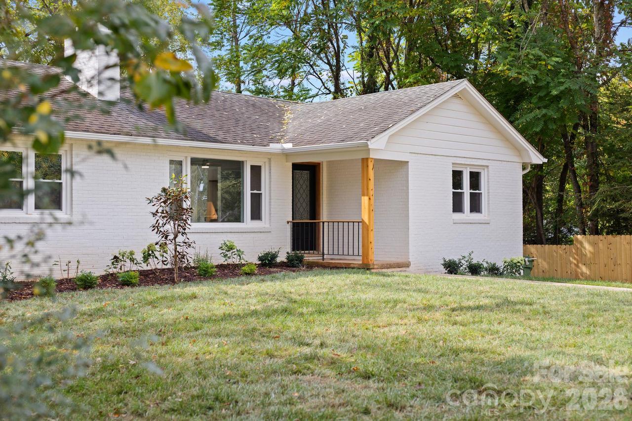 80 Clarendon Rd., Asheville, NC 28806