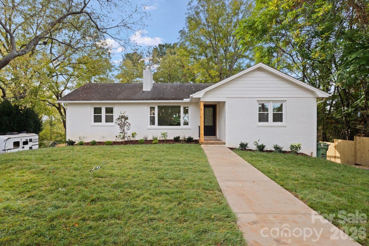 80 Clarendon Rd., Asheville, NC 28806