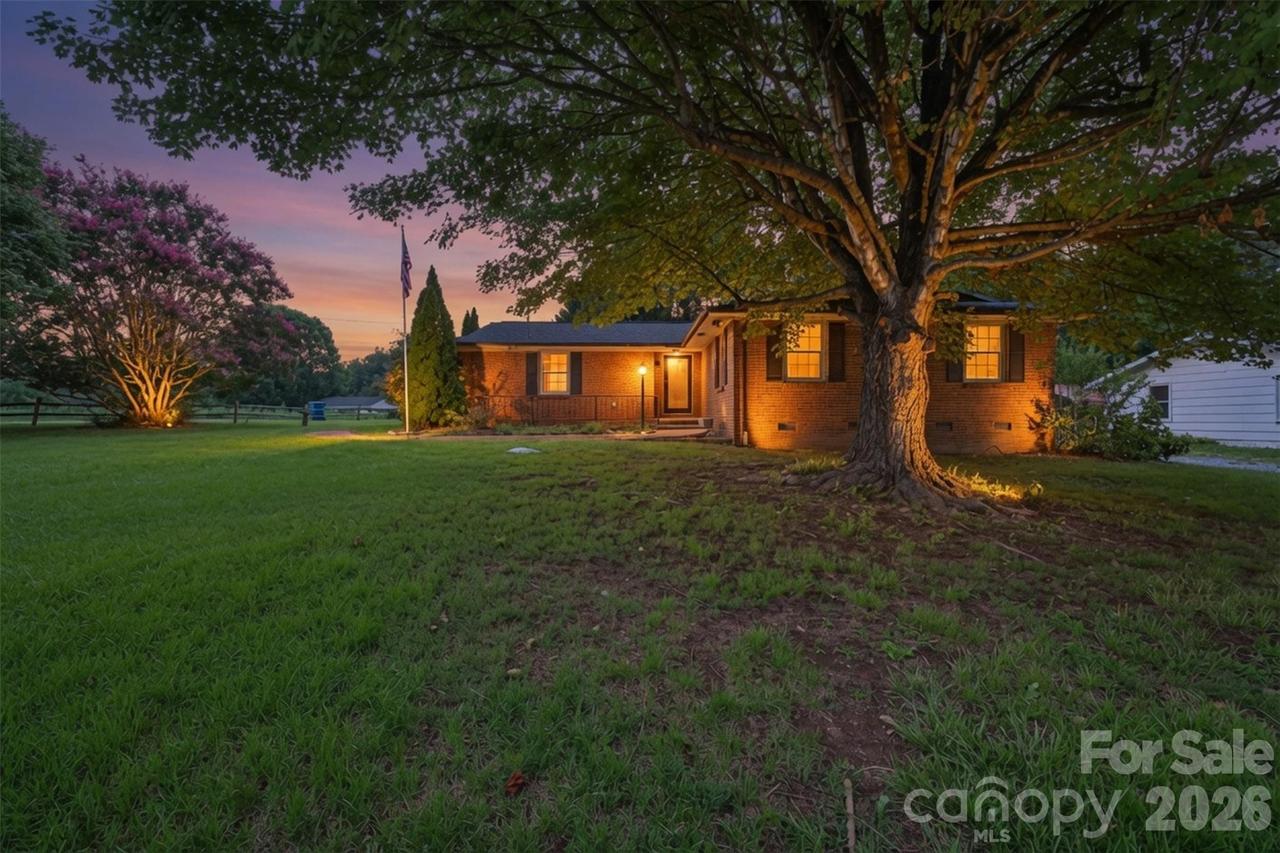 2111 24th St., Hickory, NC 28601
