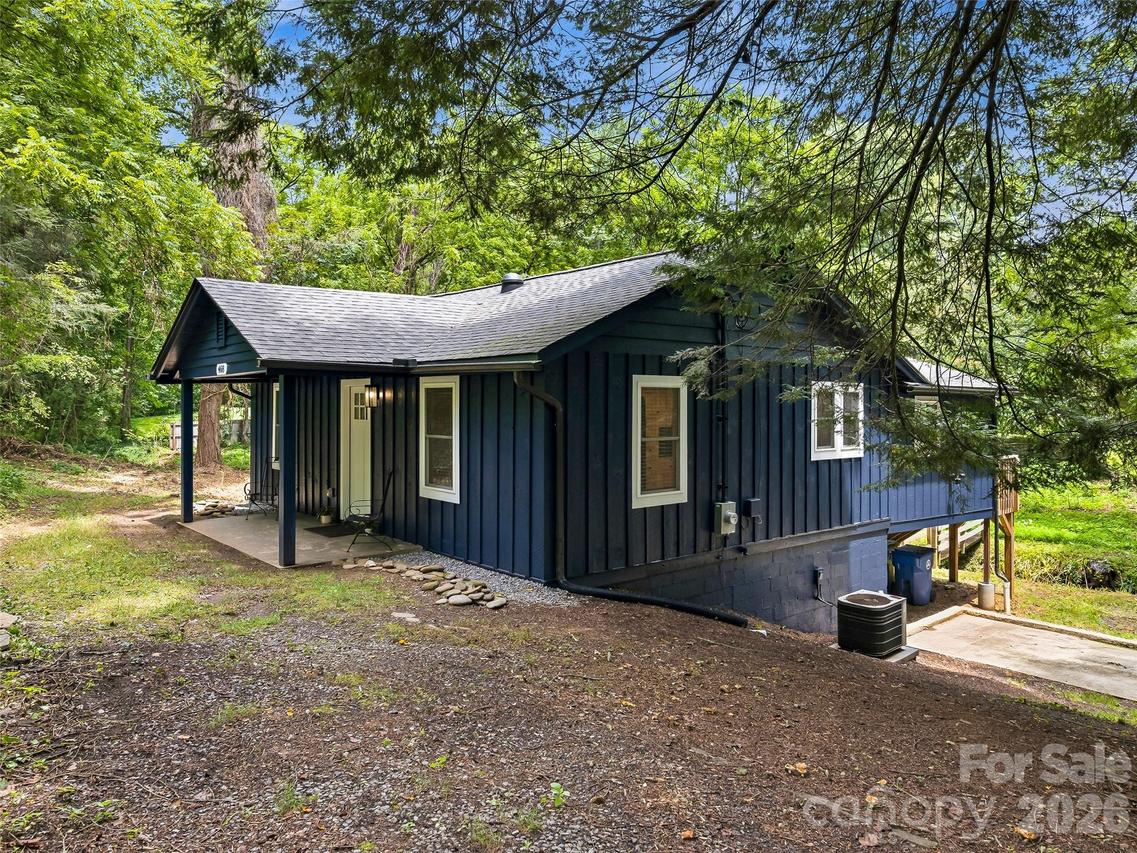 468 Governors View Rd., Asheville, NC 28805