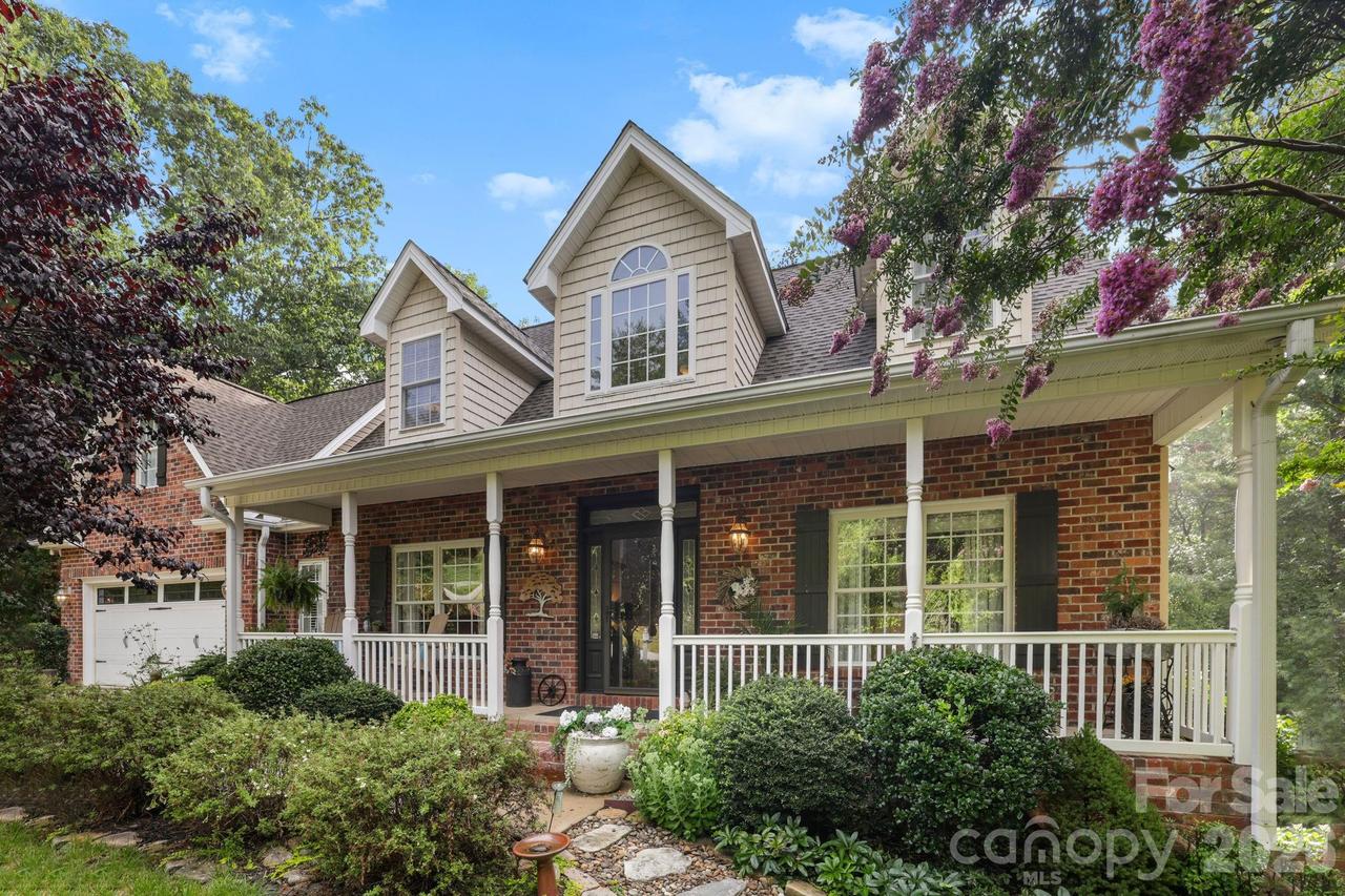 254 Kanuga Forest Dr., Hendersonville, NC 28739
