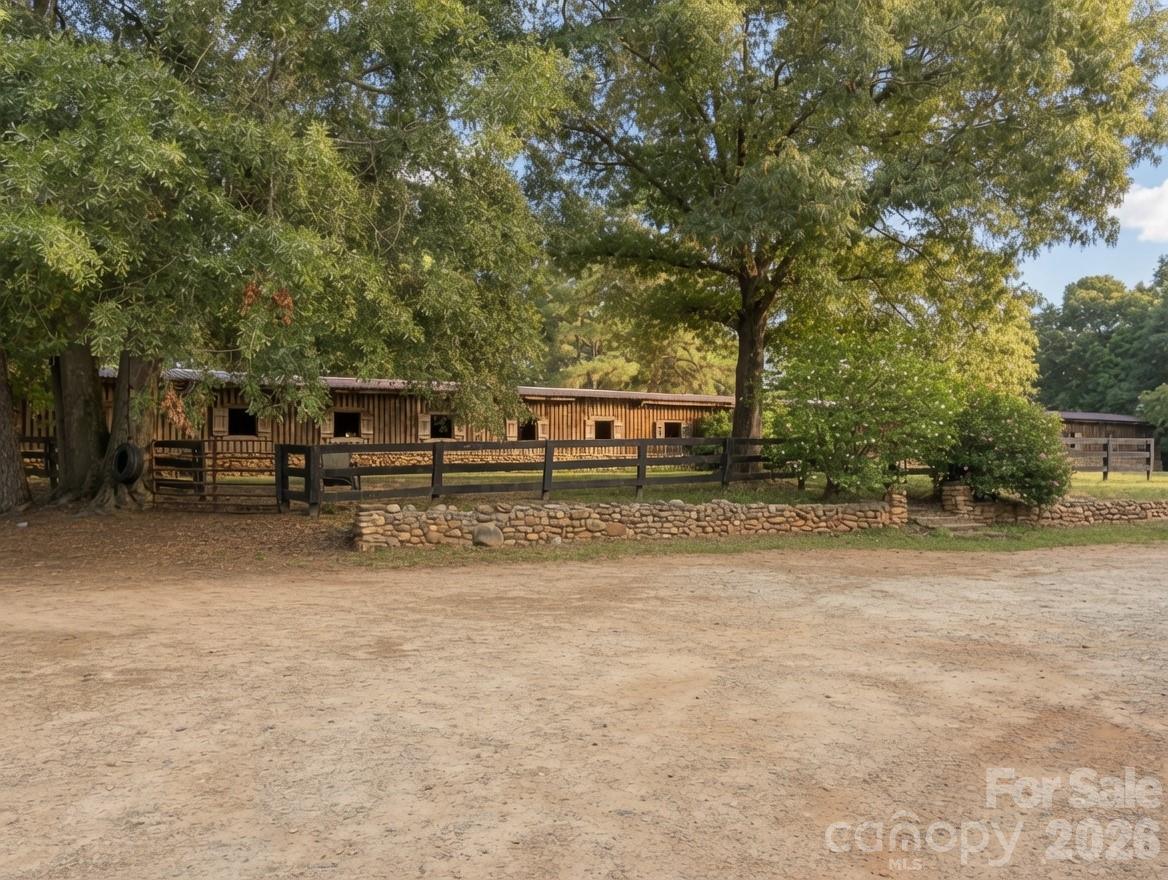 350 Vick Russell Ln., Columbus, NC 28722