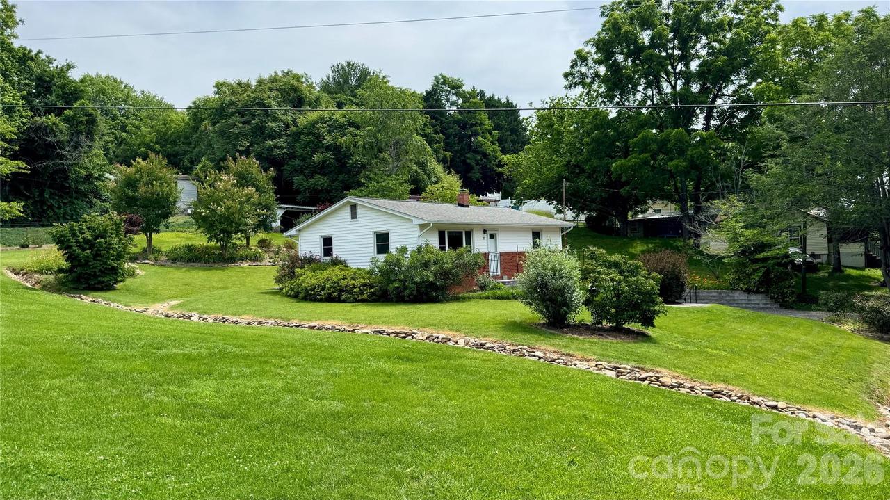 20 Ridge Cross Rd., Asheville, NC 28805