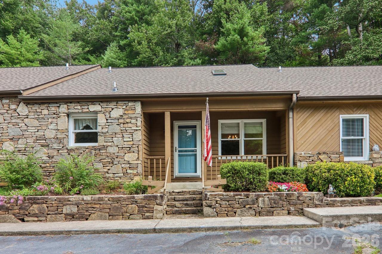 40 Sagebrush Cir., Etowah, NC 28729