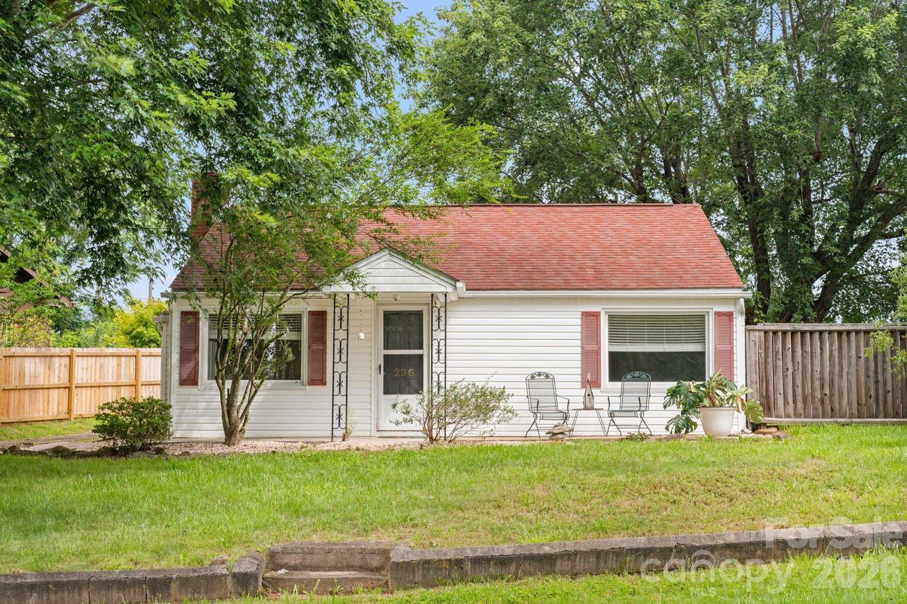 236 Governors View Rd., Asheville, NC 28805