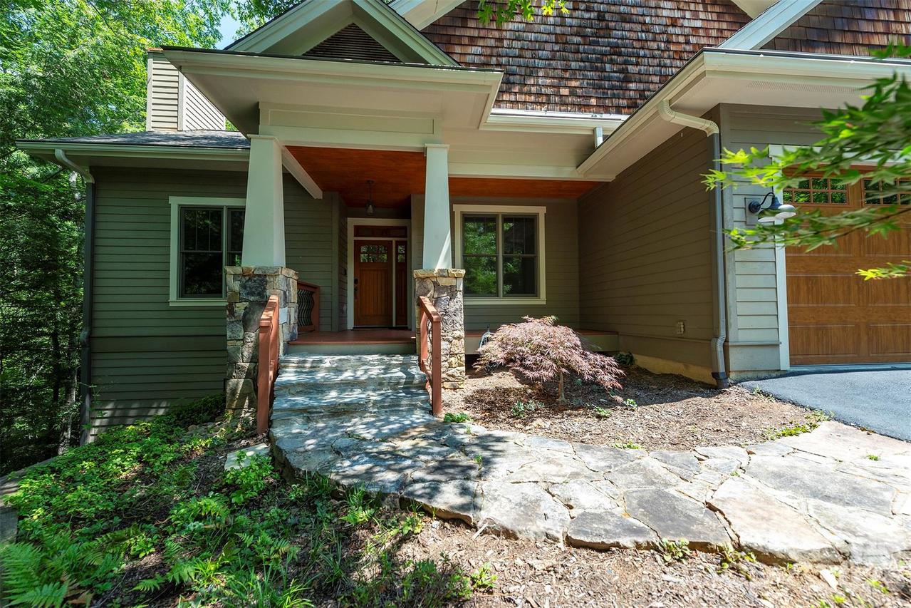 416 Ivy Rd., Black Mountain, NC 28711