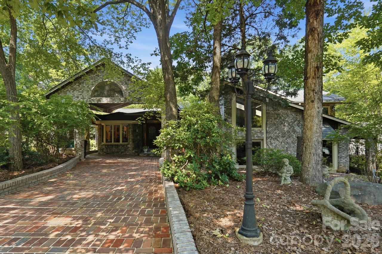 223 Millwood Ln., Charlotte, NC 28270